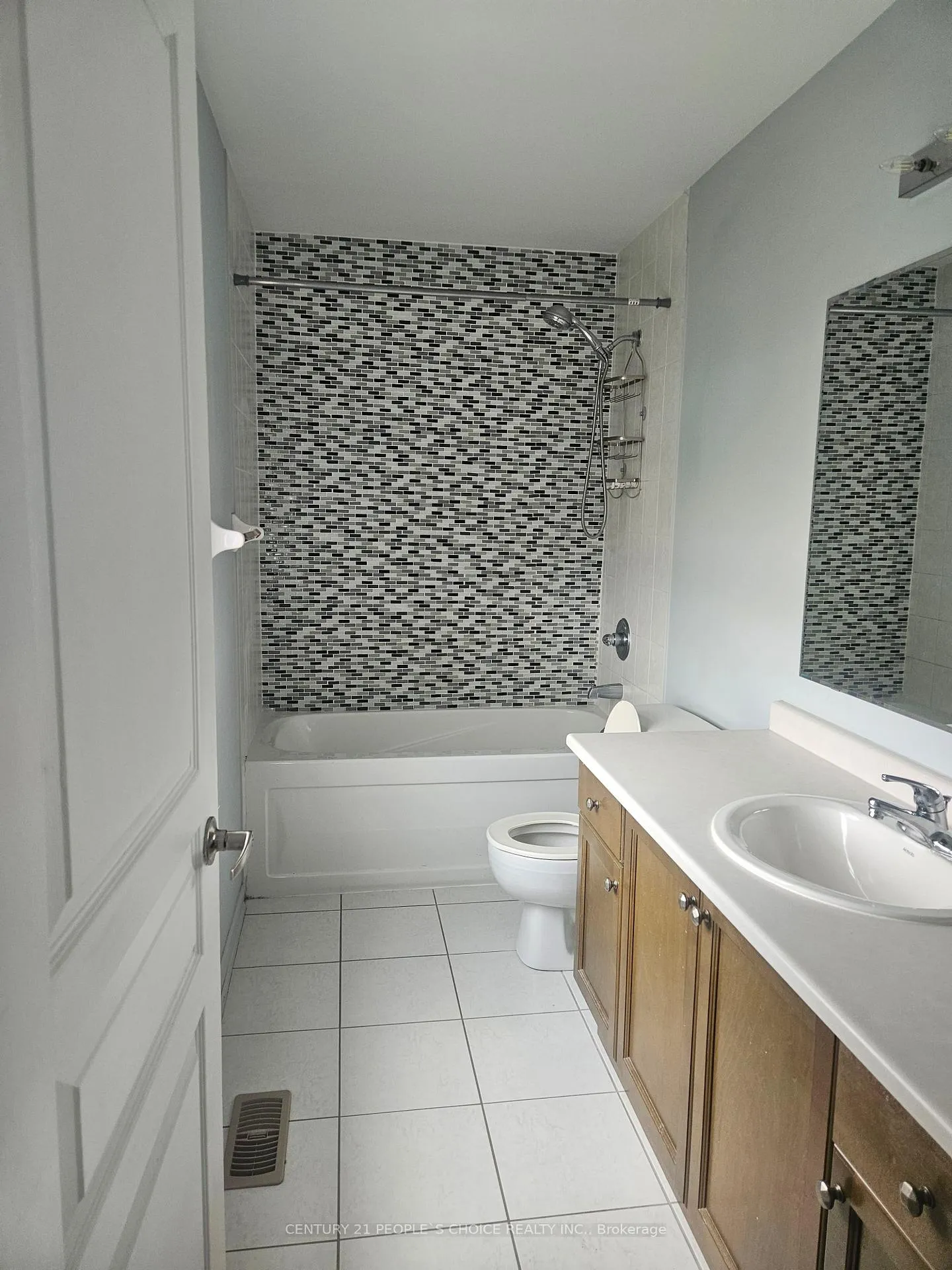 Photo 6 of 24 John W Taylor Avenue, New Tecumseth, Alliston — HOMEH