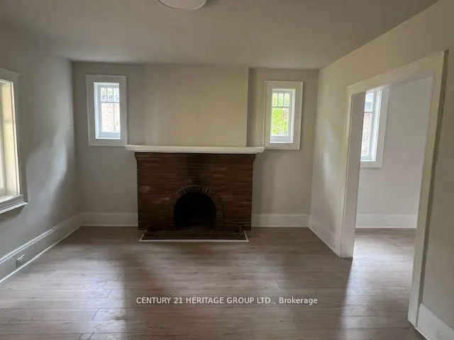 Photo 5 of 6 Cortleigh Crescent, Toronto, Bedford Park-Nortown — HOMEH