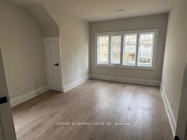 Photo 8 of 6 Cortleigh Crescent, Toronto, Bedford Park-Nortown — HOMEH
