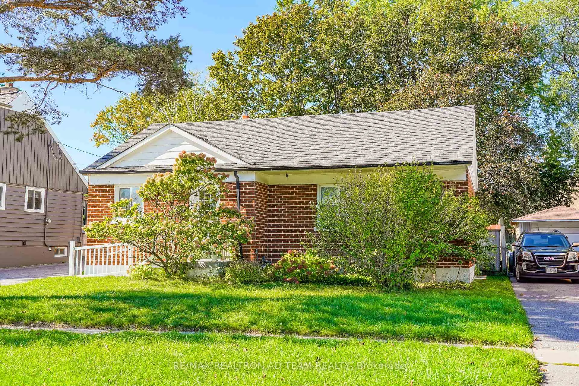 Photo 3 of 82 Admiral Road, Ajax, South East — HOMEH
