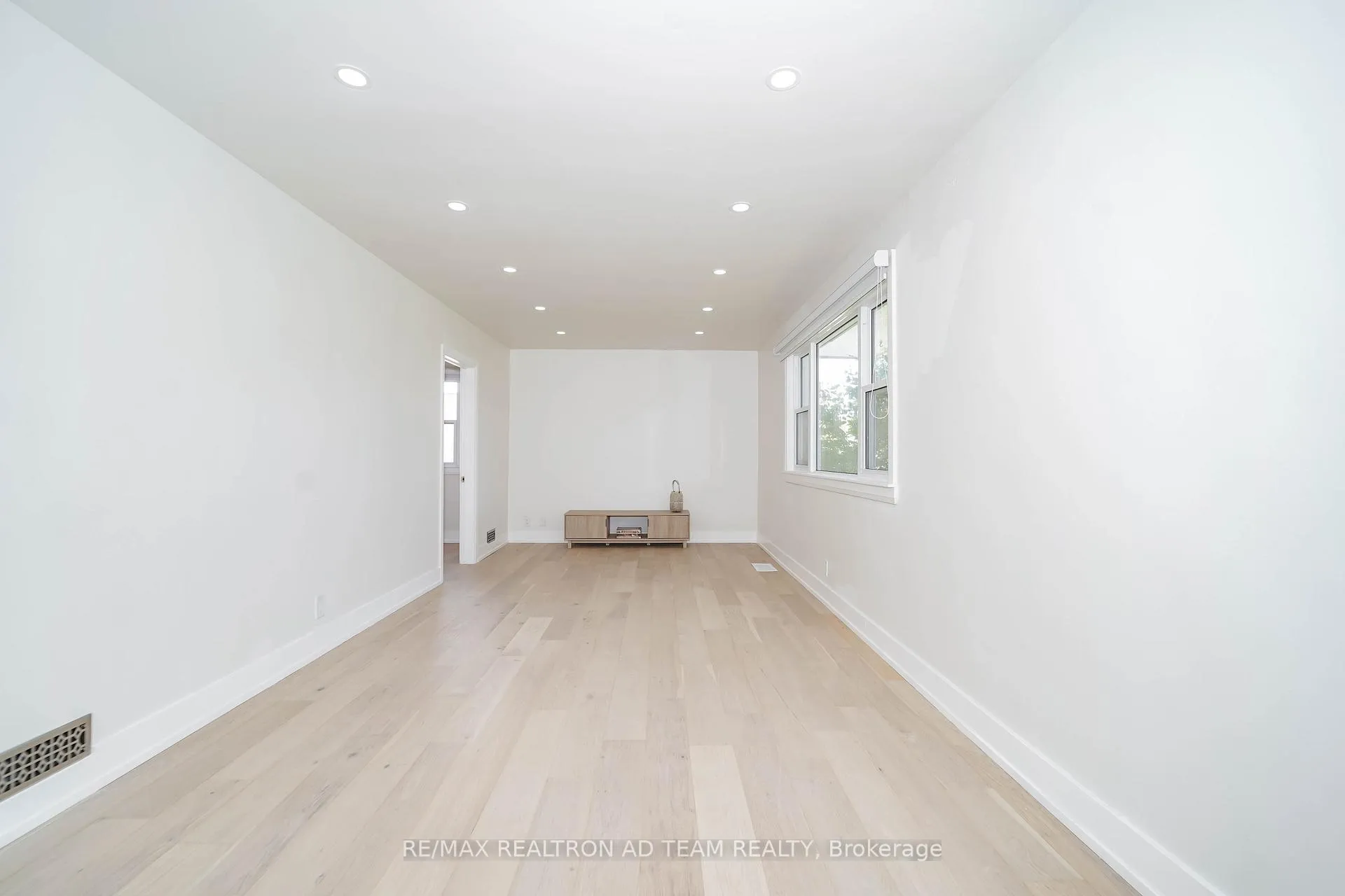 Photo 8 of 82 Admiral Road, Ajax, South East — HOMEH