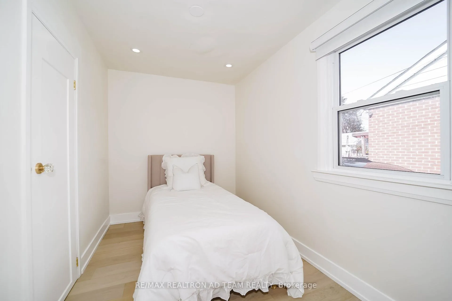 Photo 10 of 82 Admiral Road, Ajax, South East — HOMEH