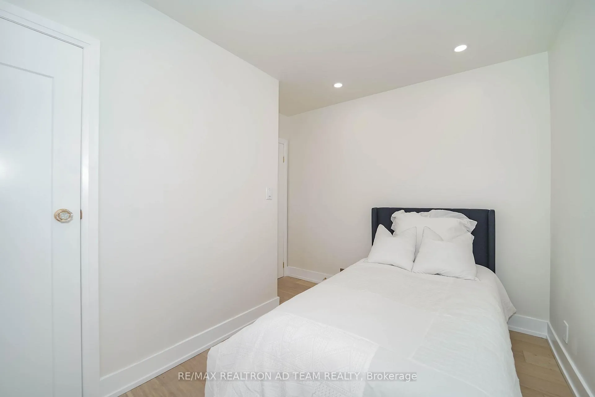 Photo 13 of 82 Admiral Road, Ajax, South East — HOMEH