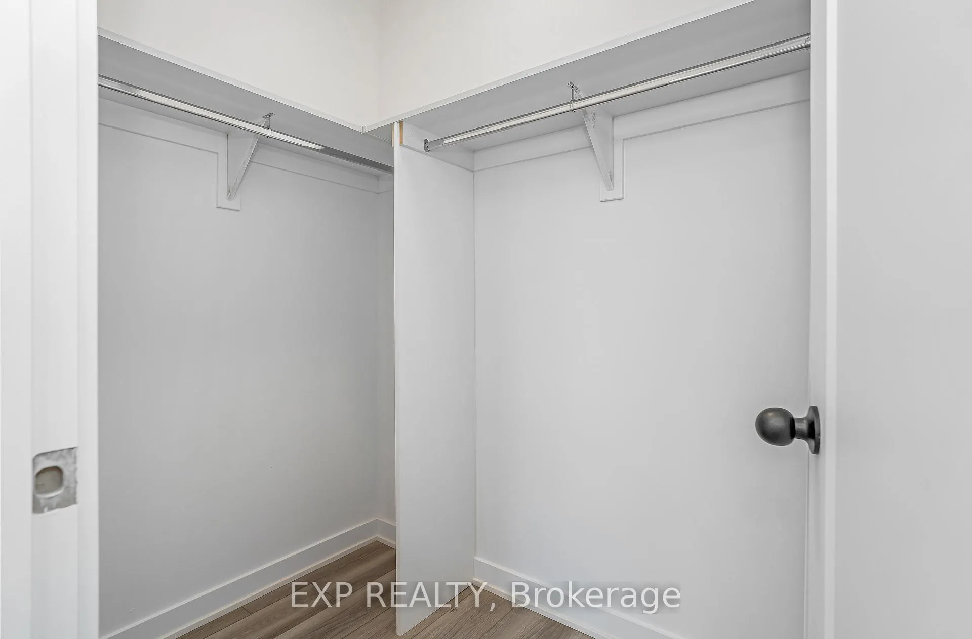 Photo 8 of Unit Unit A, 1373 Louis Lane, Ottawa, Cyrville Rd./Industrial Park — HOMEH