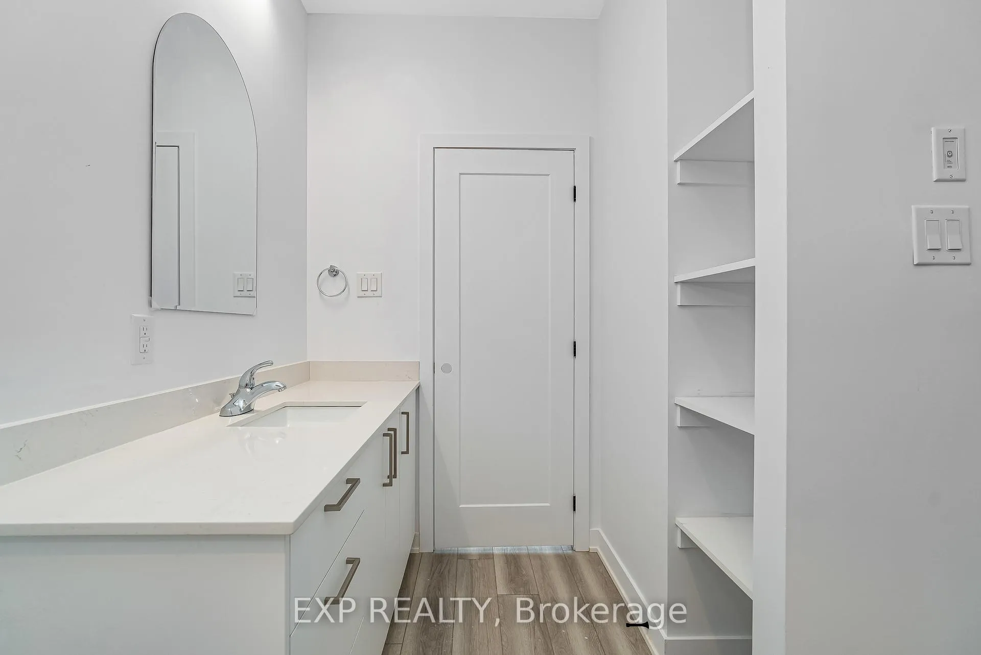 Photo 11 of Unit Unit A, 1373 Louis Lane, Ottawa, Cyrville Rd./Industrial Park — HOMEH