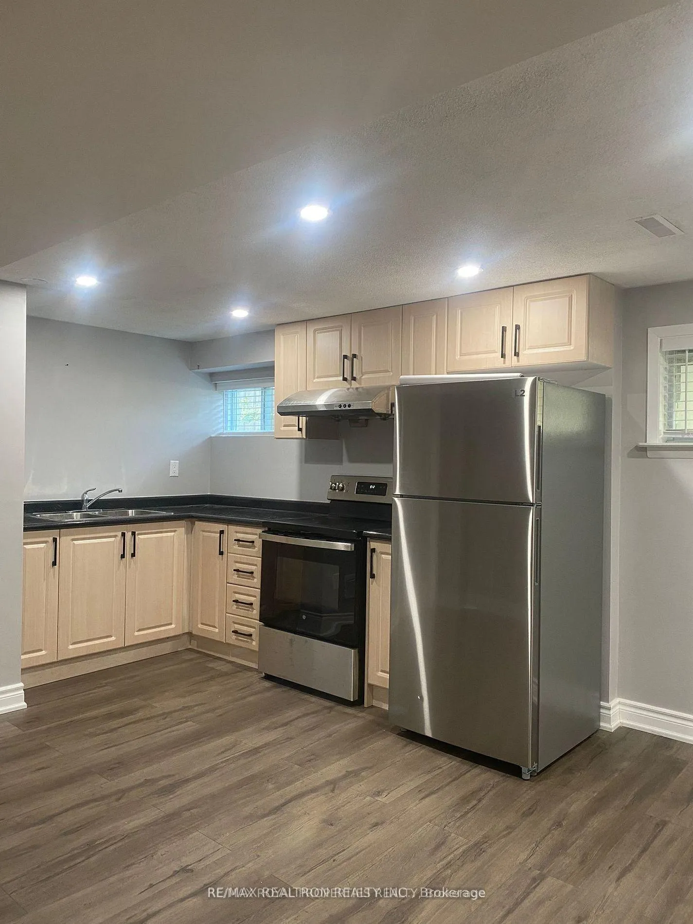Photo 6 of Unit BSMT, 911 Greenwood Crescent, Whitby, Downtown Whitby — HOMEH