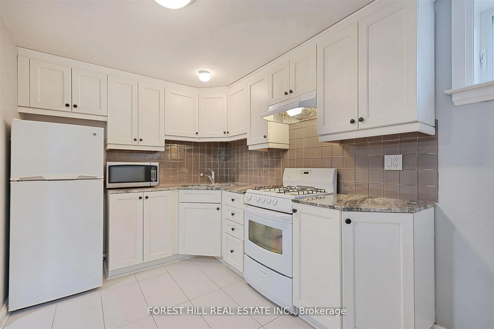 Photo 9 of Unit B, 345 Walmer Road, Toronto, Casa Loma — HOMEH