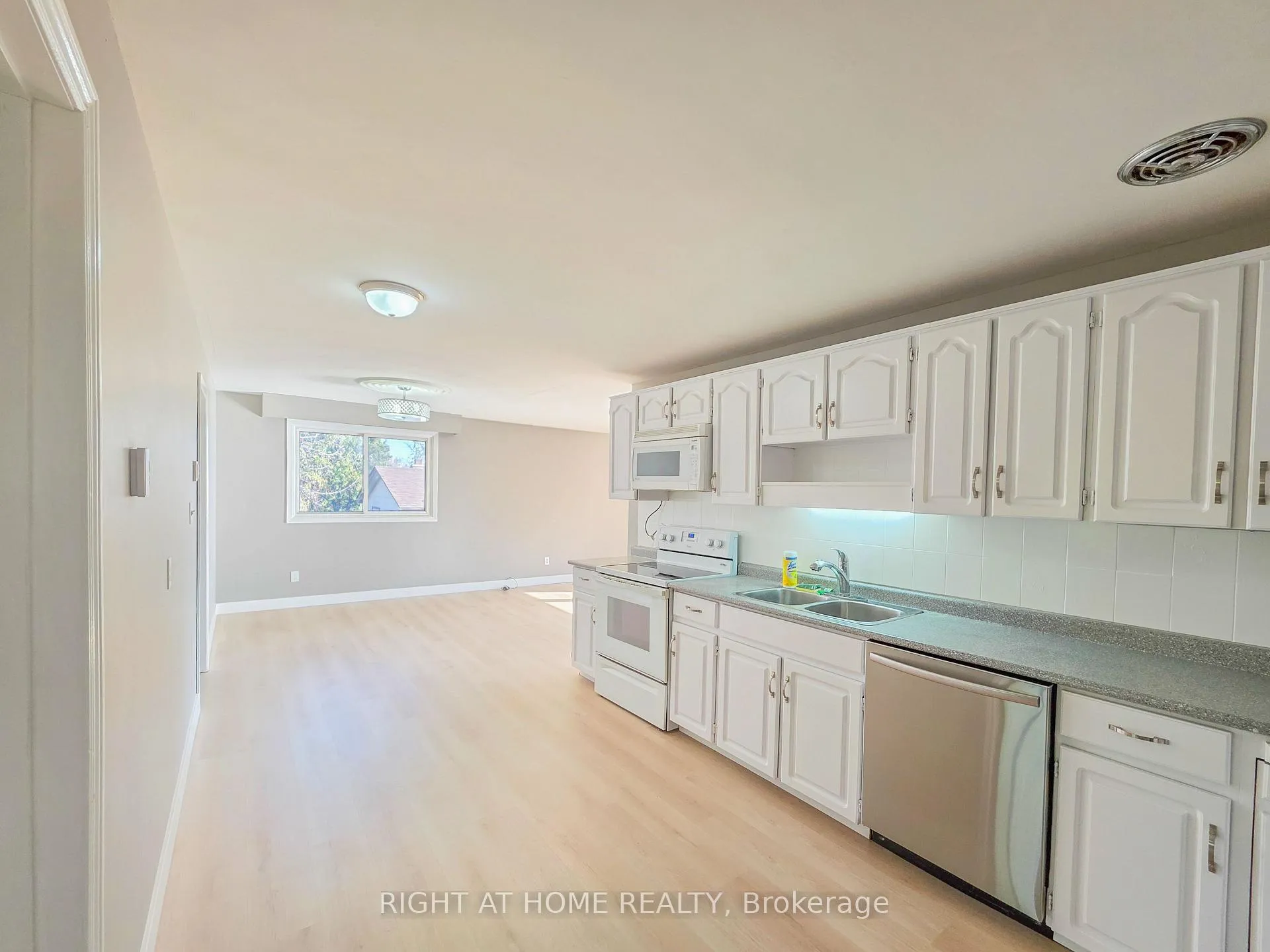 Photo 3 of Unit Upper, 488 Dean Avenue, Oshawa, Central — HOMEH