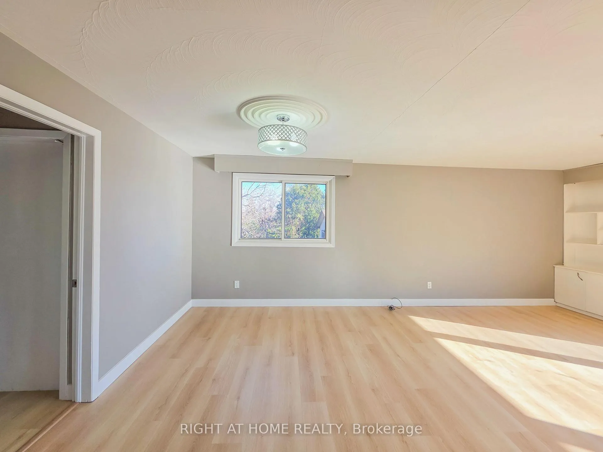 Photo 5 of Unit Upper, 488 Dean Avenue, Oshawa, Central — HOMEH
