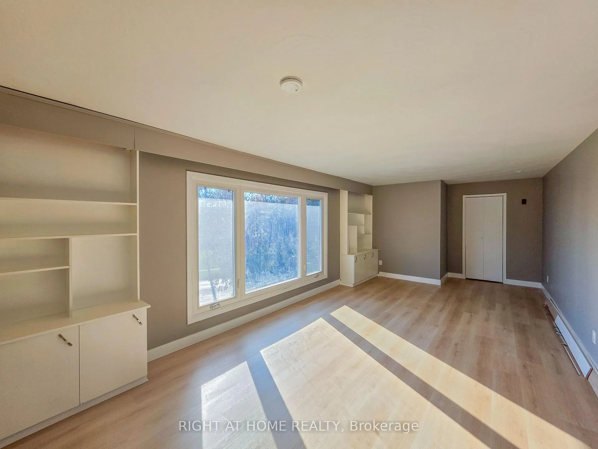 Photo 6 of Unit Upper, 488 Dean Avenue, Oshawa, Central — HOMEH