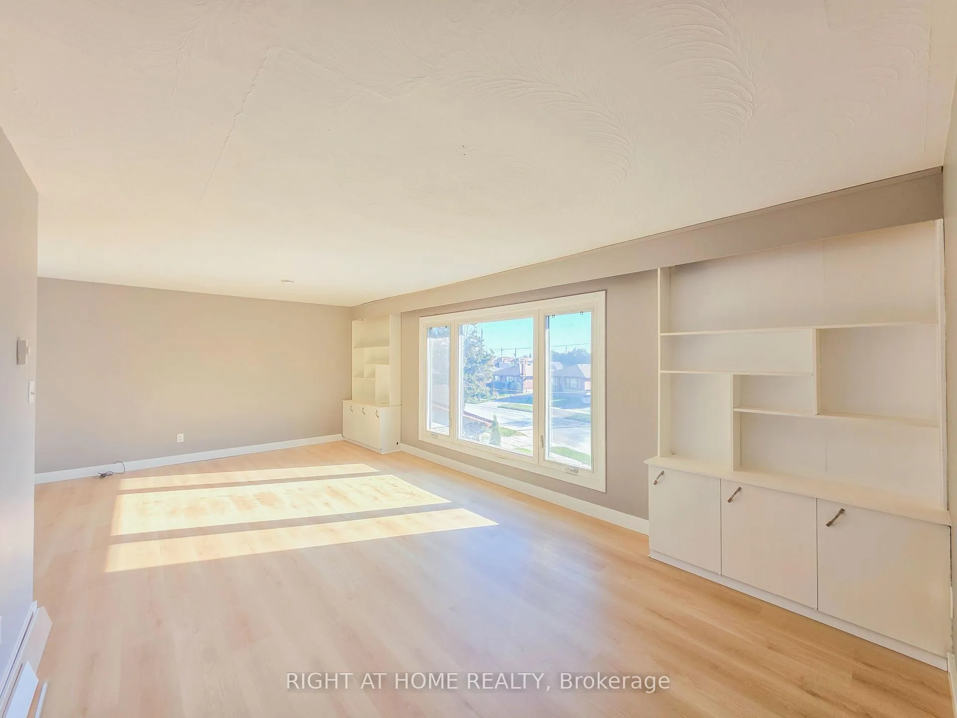Photo 7 of Unit Upper, 488 Dean Avenue, Oshawa, Central — HOMEH