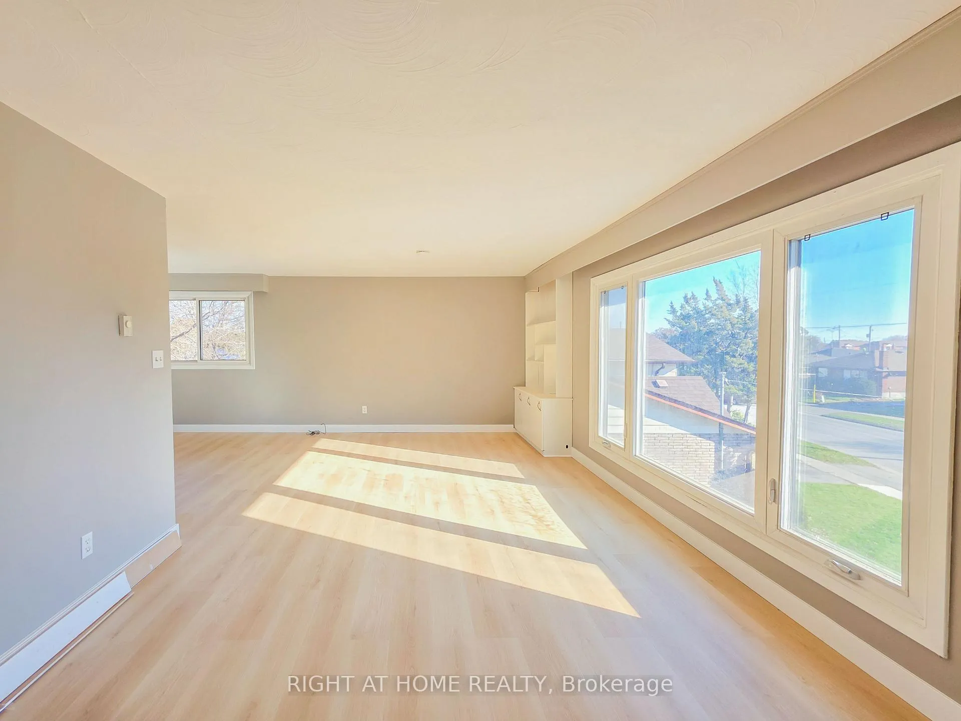 Photo 9 of Unit Upper, 488 Dean Avenue, Oshawa, Central — HOMEH