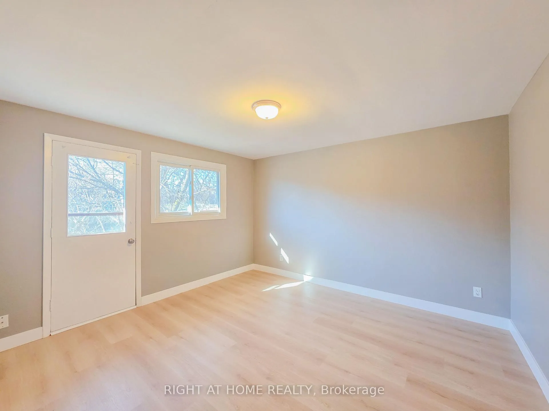 Photo 10 of Unit Upper, 488 Dean Avenue, Oshawa, Central — HOMEH