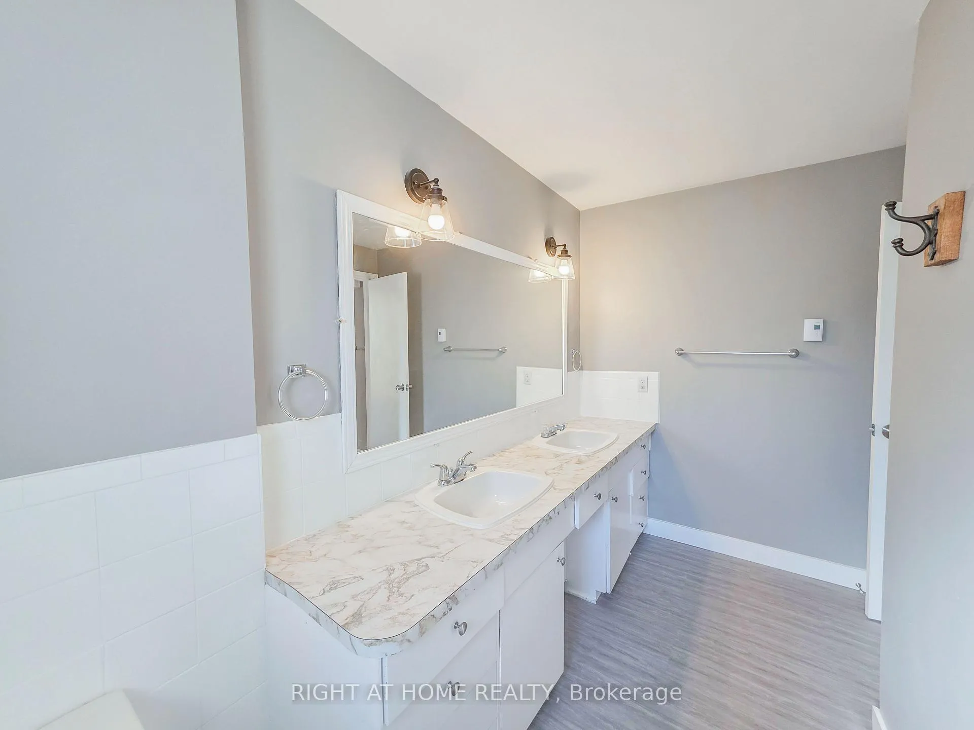 Photo 16 of Unit Upper, 488 Dean Avenue, Oshawa, Central — HOMEH