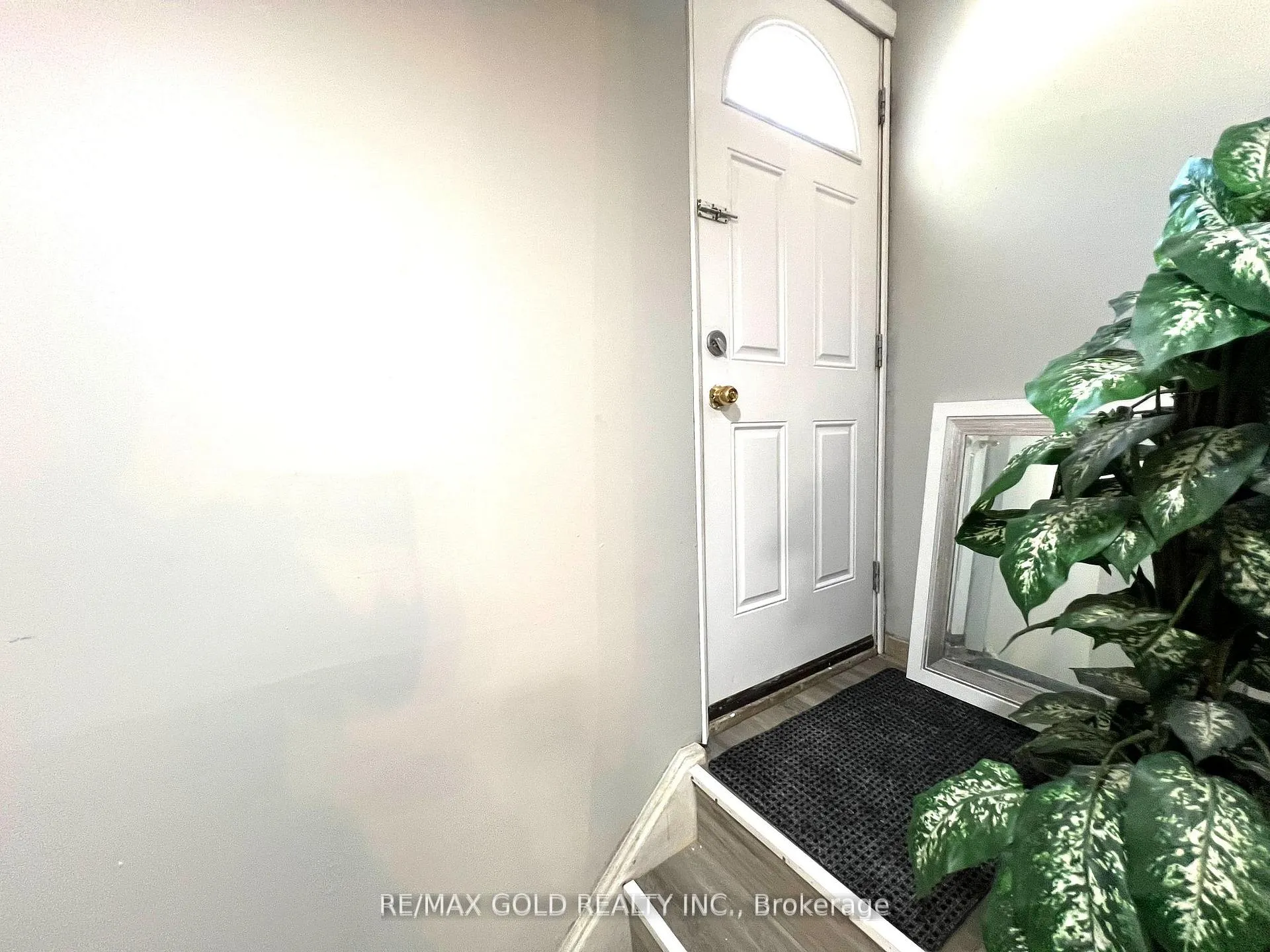 Photo 3 of Unit Lower, 156 Mooregate Crescent, Kitchener, Victoria Hills — HOMEH