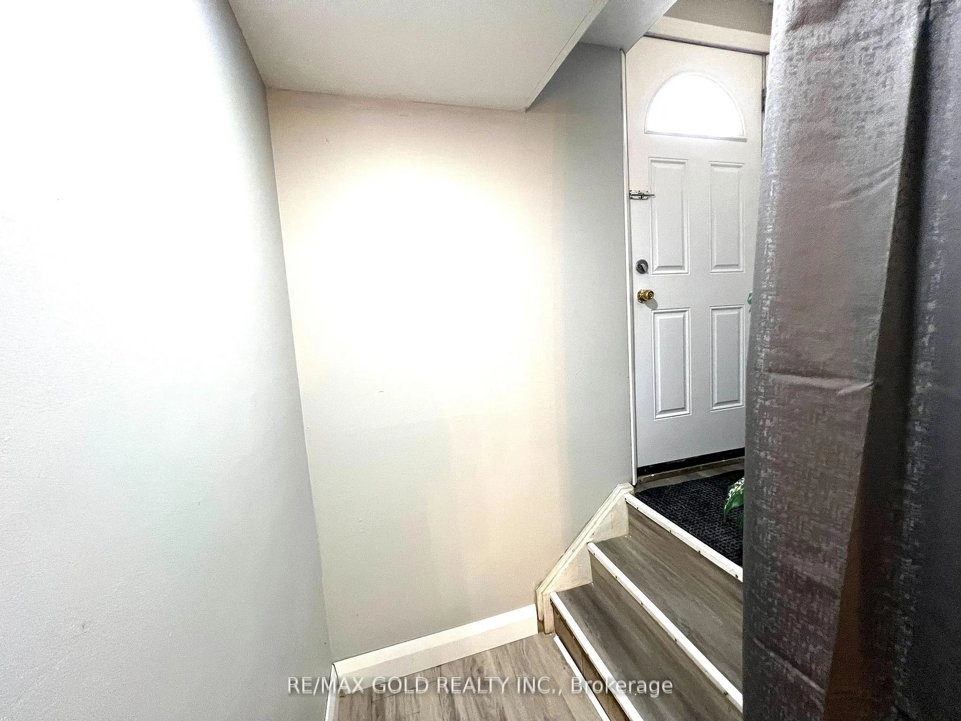 Photo 4 of Unit Lower, 156 Mooregate Crescent, Kitchener, Victoria Hills — HOMEH