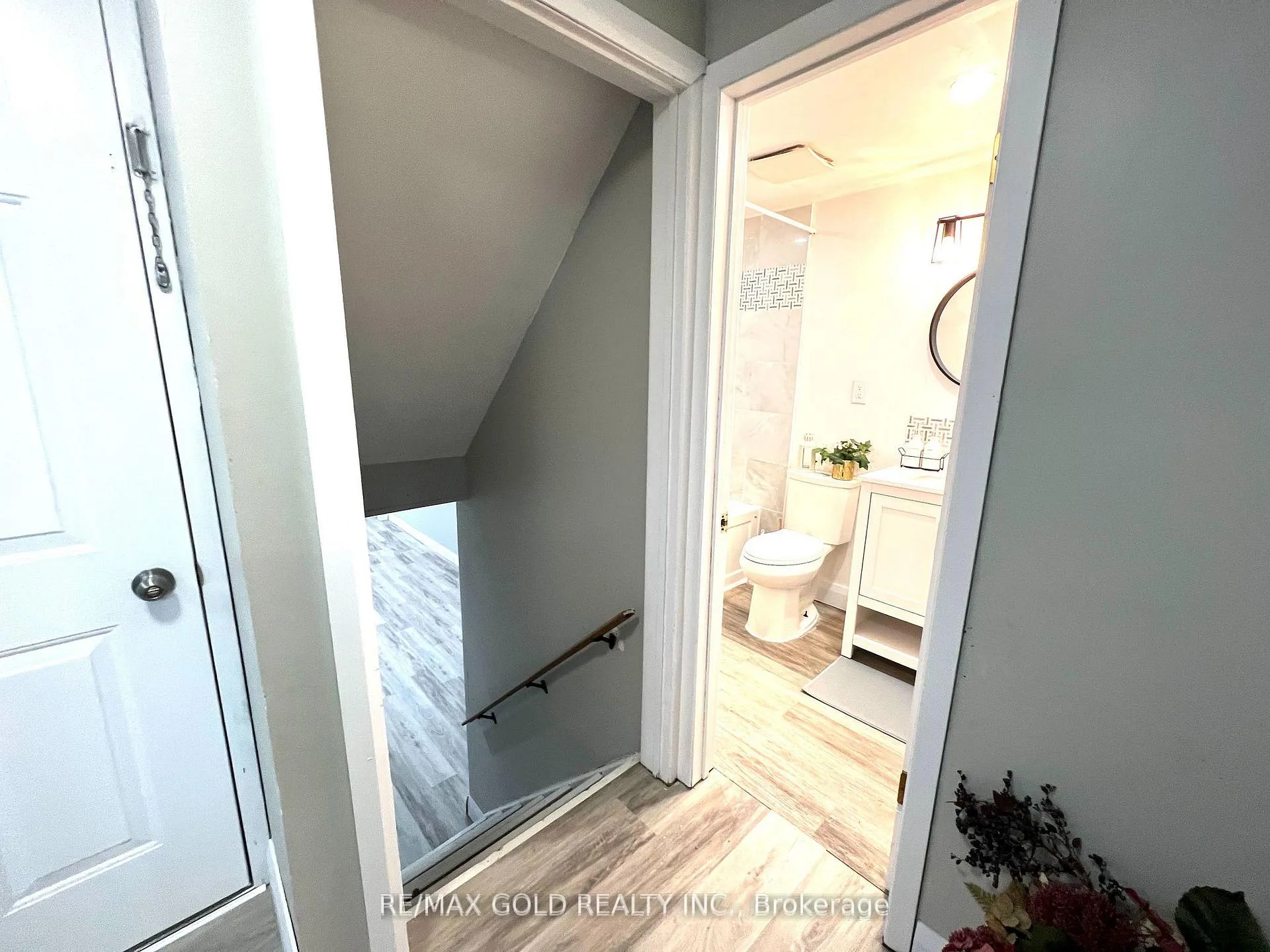 Photo 5 of Unit Lower, 156 Mooregate Crescent, Kitchener, Victoria Hills — HOMEH