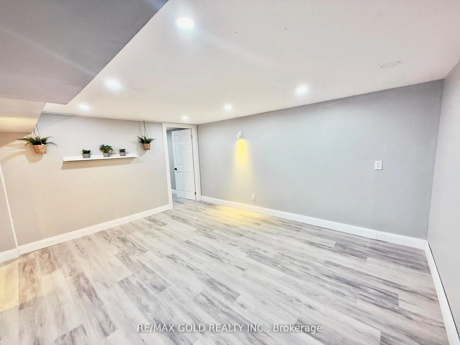 Photo 6 of Unit Lower, 156 Mooregate Crescent, Kitchener, Victoria Hills — HOMEH