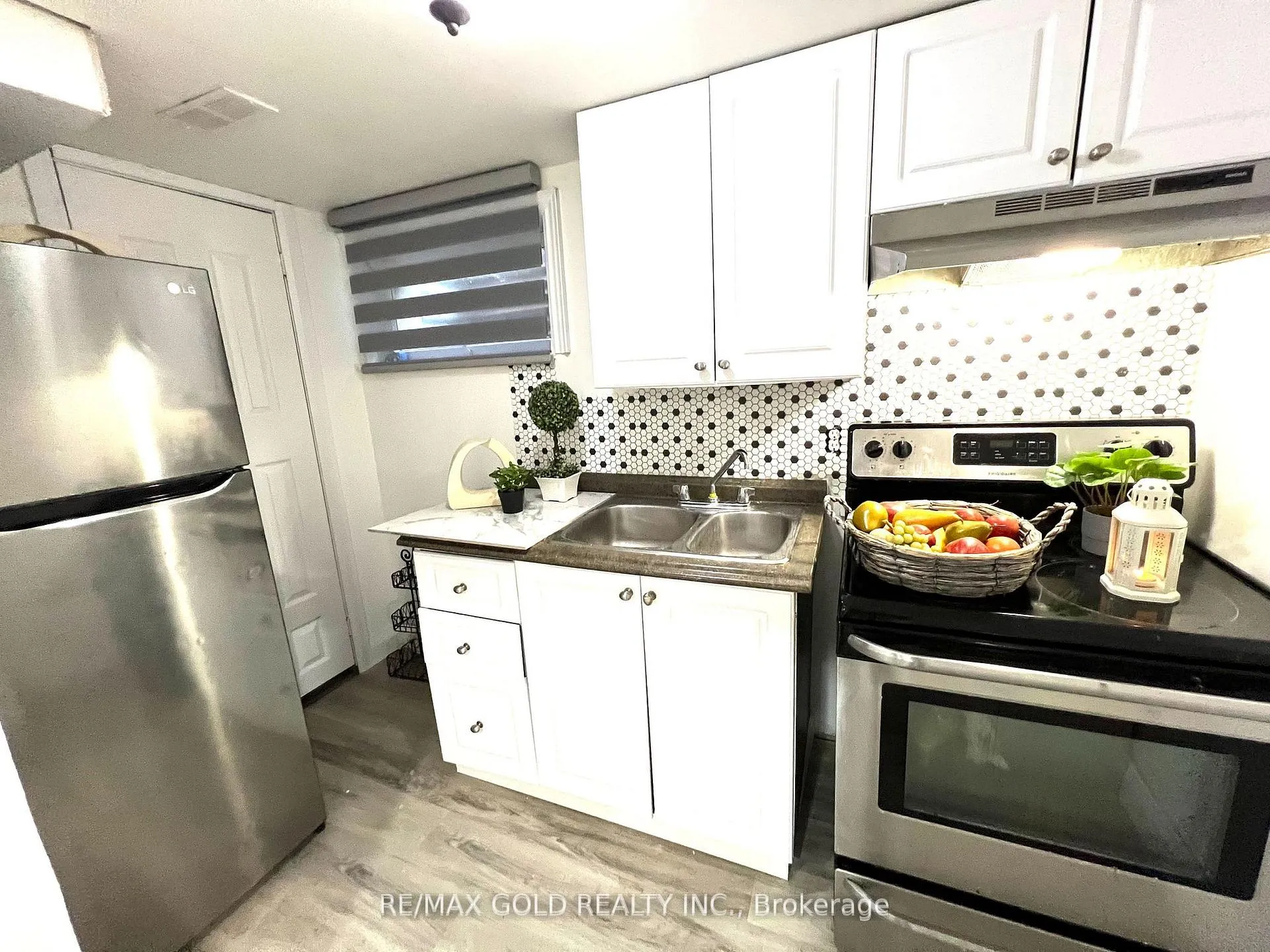 Photo 12 of Unit Lower, 156 Mooregate Crescent, Kitchener, Victoria Hills — HOMEH