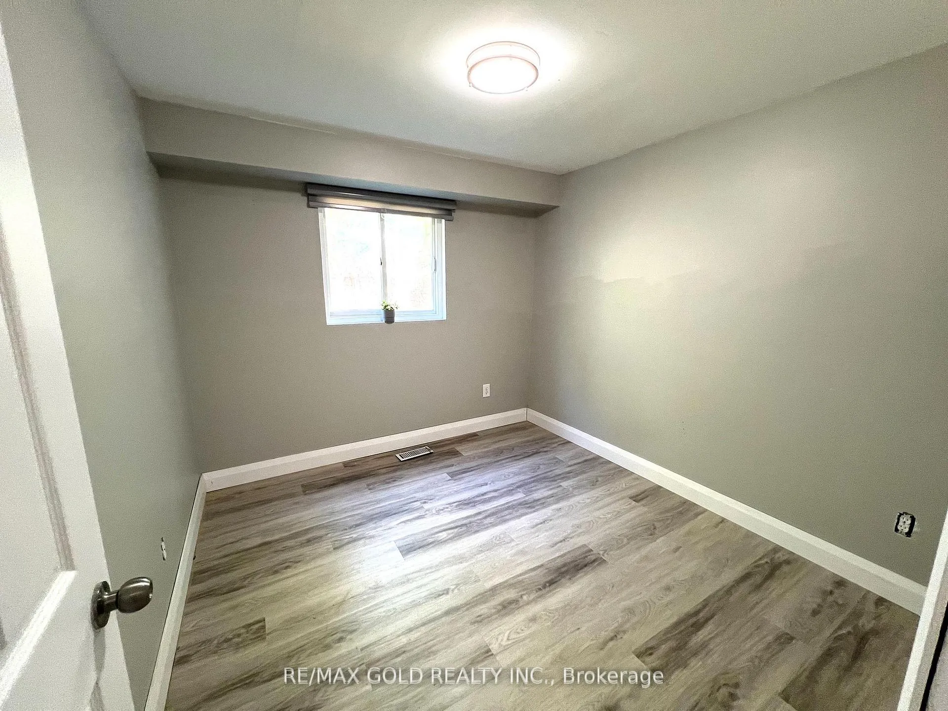 Photo 14 of Unit Lower, 156 Mooregate Crescent, Kitchener, Victoria Hills — HOMEH