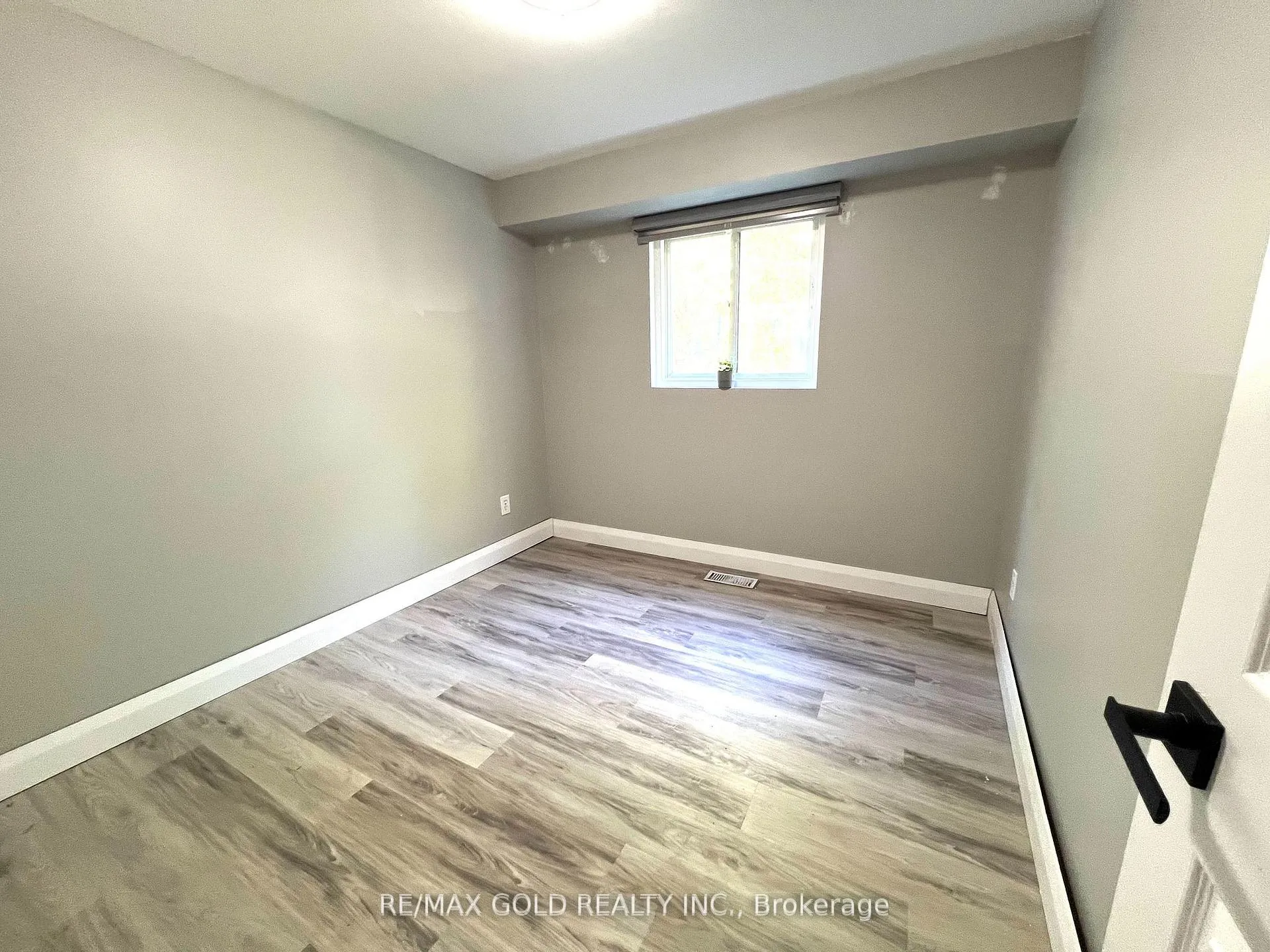 Photo 17 of Unit Lower, 156 Mooregate Crescent, Kitchener, Victoria Hills — HOMEH