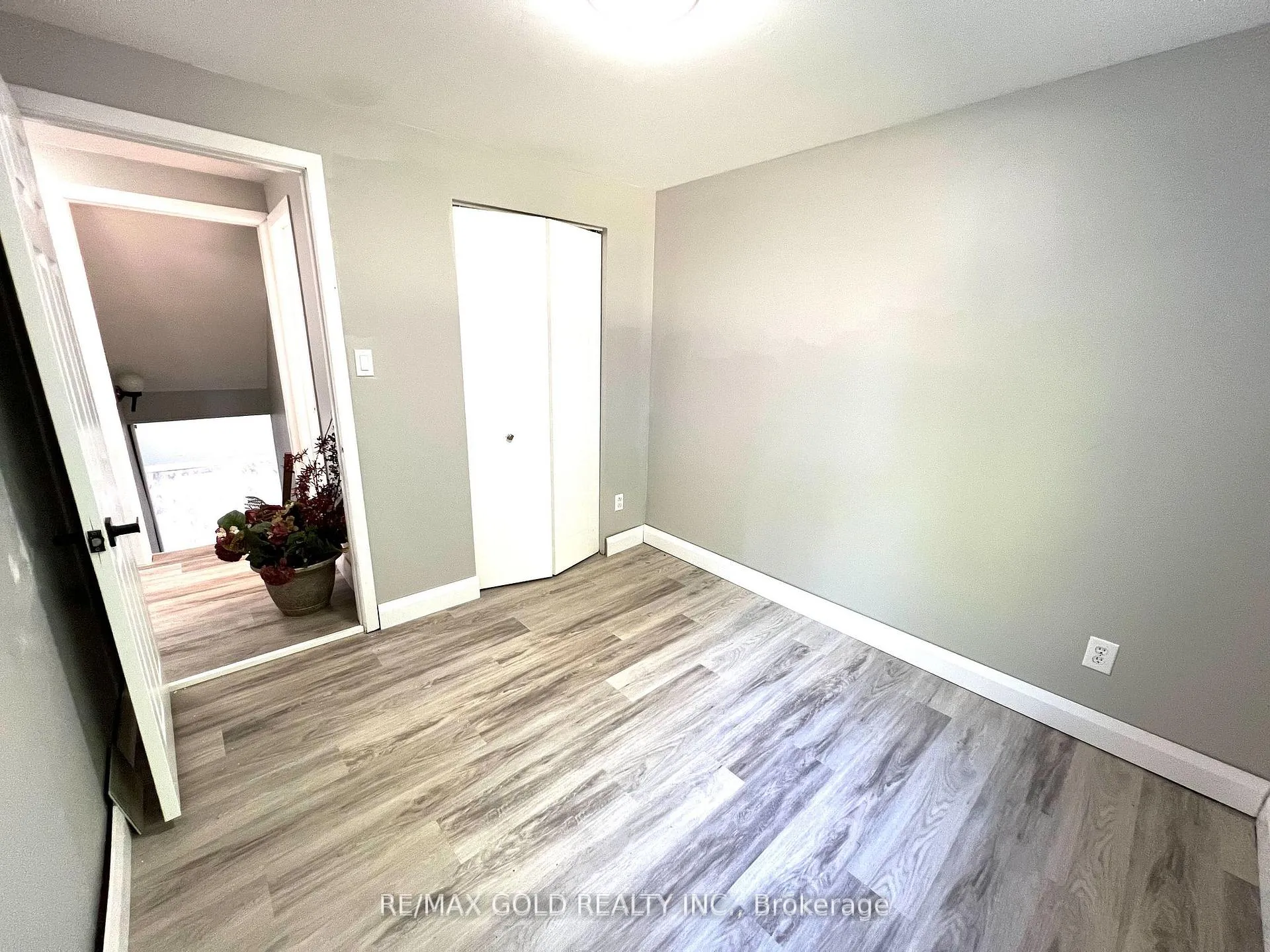 Photo 19 of Unit Lower, 156 Mooregate Crescent, Kitchener, Victoria Hills — HOMEH