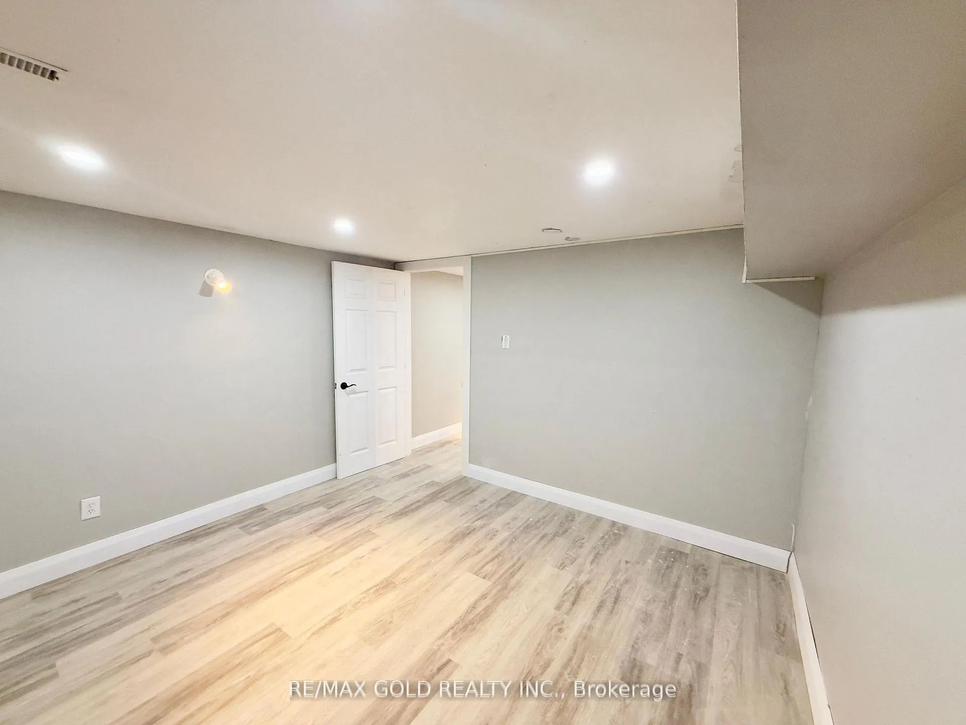 Photo 22 of Unit Lower, 156 Mooregate Crescent, Kitchener, Victoria Hills — HOMEH