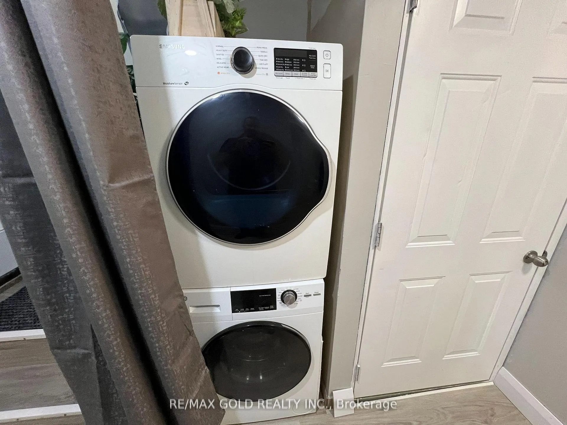 Photo 24 of Unit Lower, 156 Mooregate Crescent, Kitchener, Victoria Hills — HOMEH