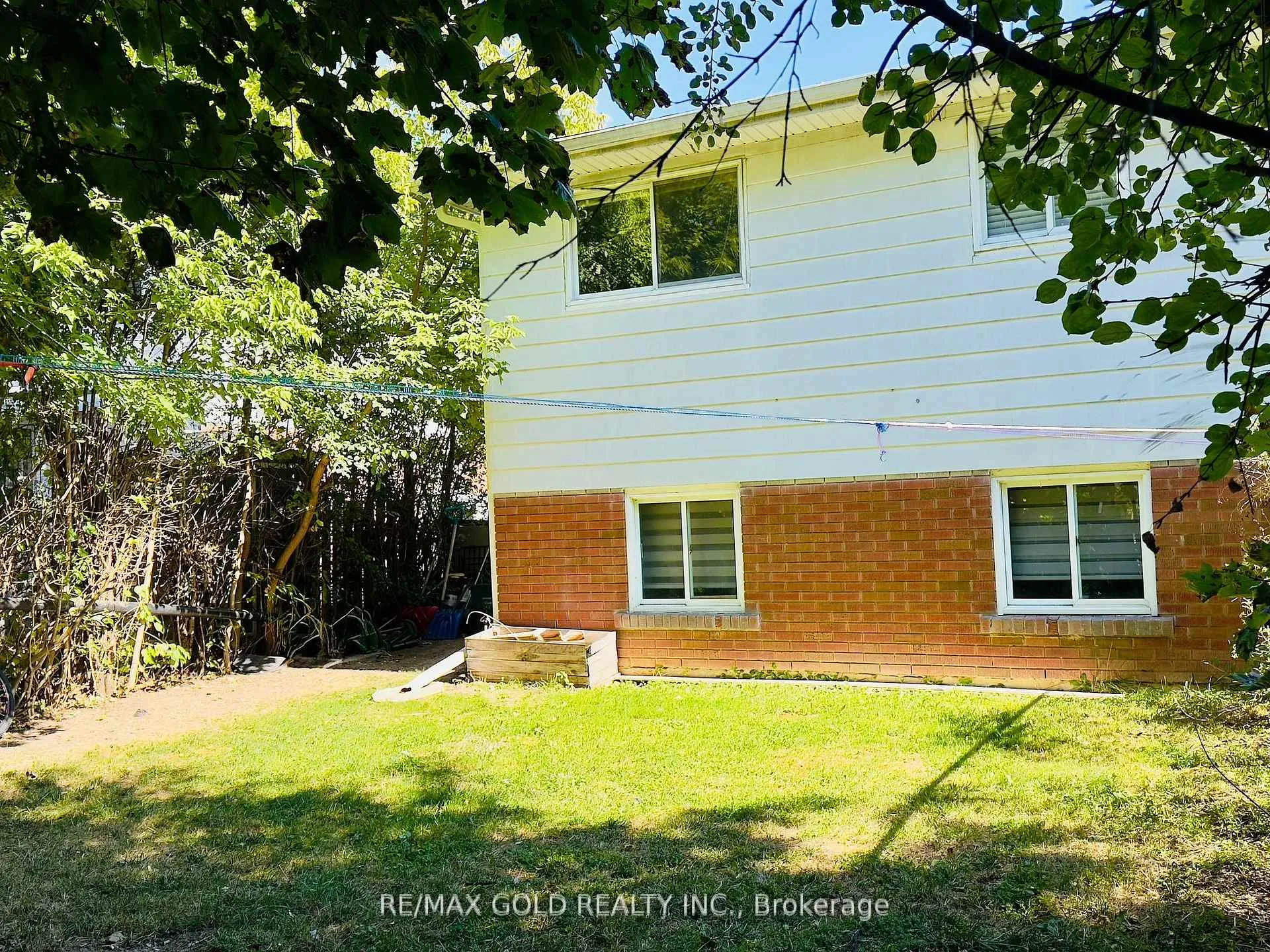 Photo 27 of Unit Lower, 156 Mooregate Crescent, Kitchener, Victoria Hills — HOMEH