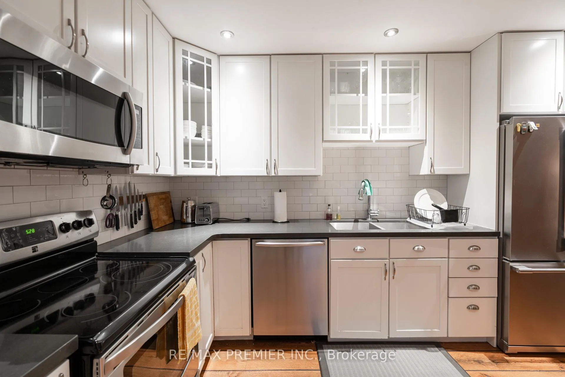 Photo 12 of 13 Manning Avenue, Toronto, Trinity-Bellwoods — HOMEH