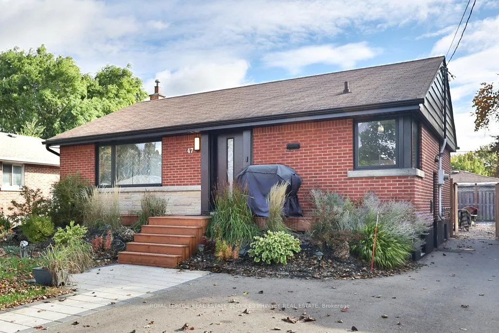 Front of Unit Upper, 47 Castlefield Drive