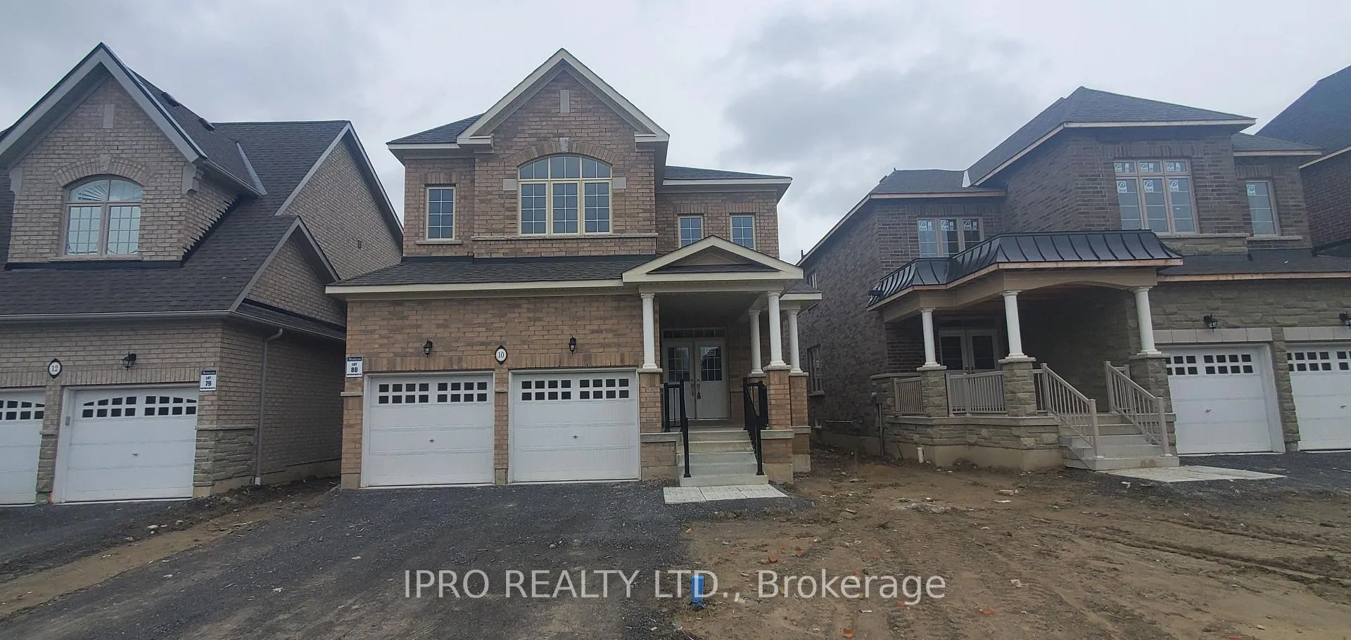 Front of 10 Northern Breeze Crescent