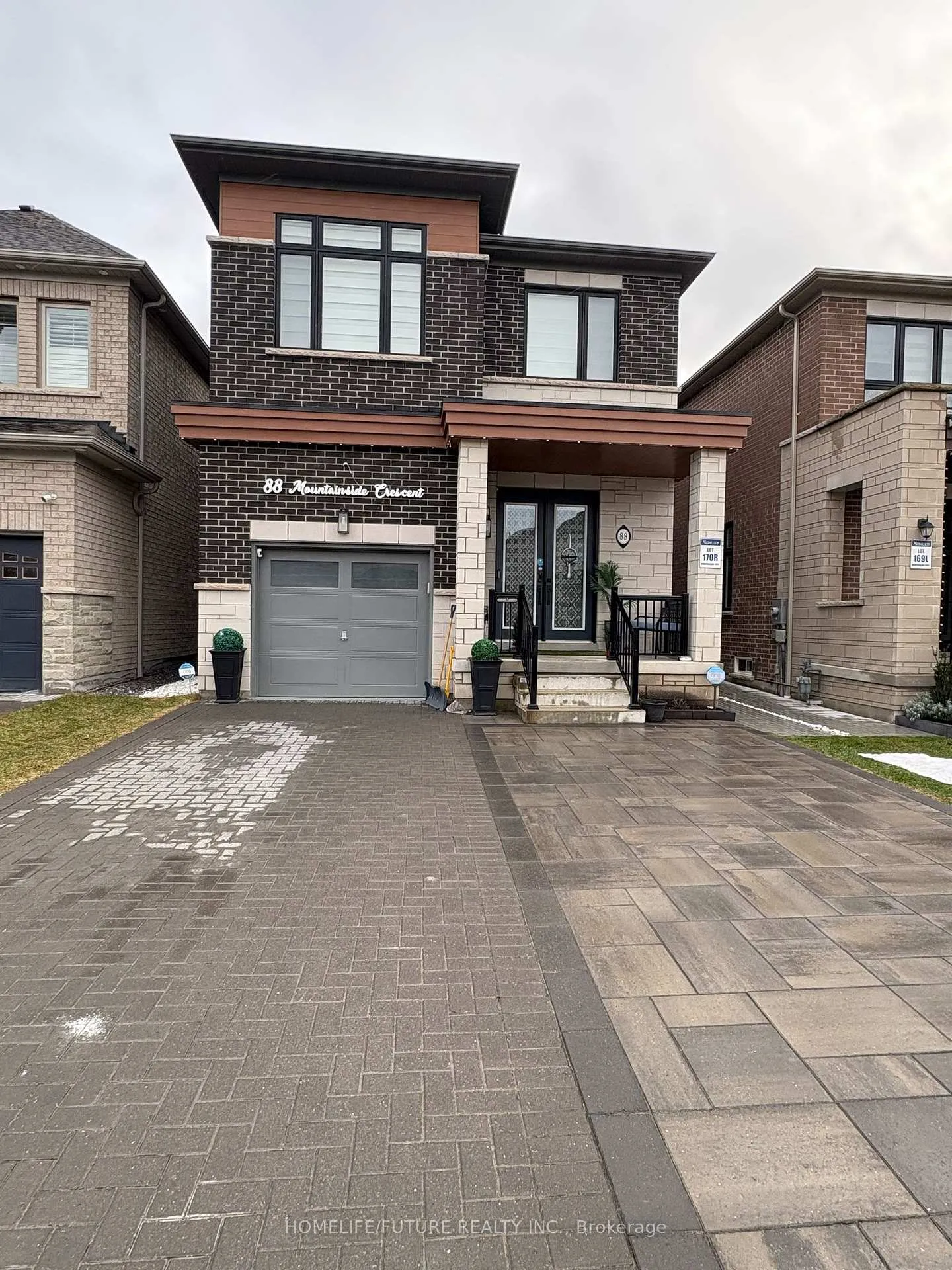 Front of 88 Mountainside Crescent