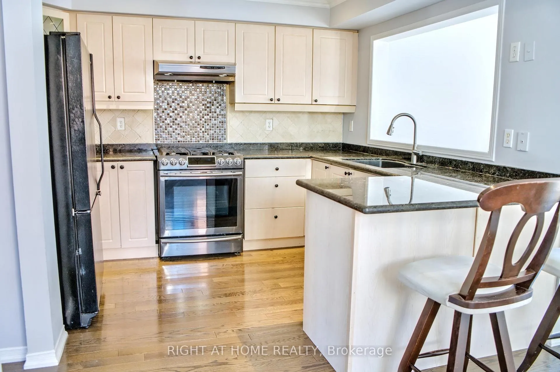 Photo 3 of 79 Warwick Avenue, Ajax, South East — HOMEH