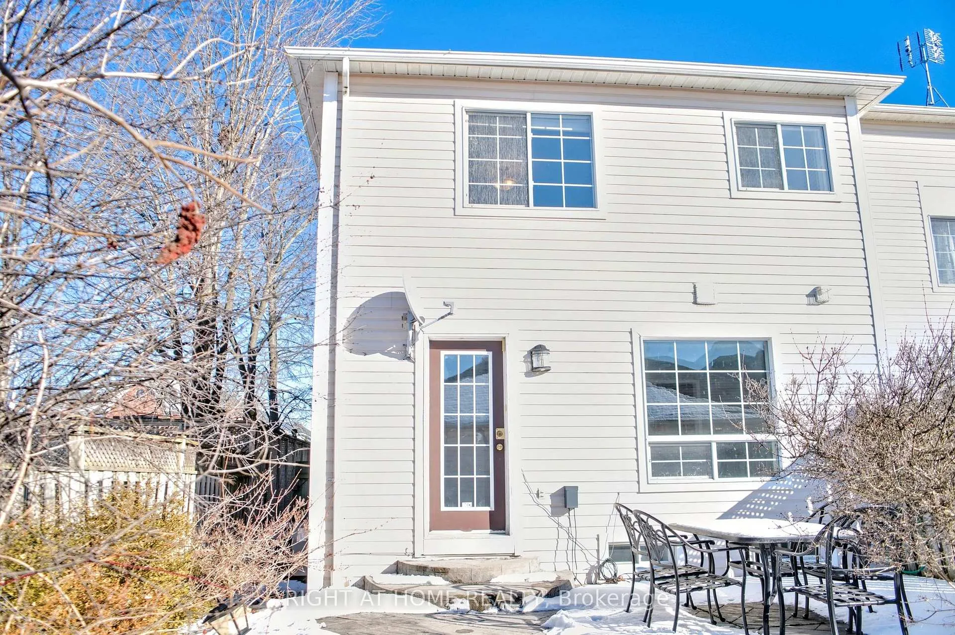 Photo 13 of 79 Warwick Avenue, Ajax, South East — HOMEH