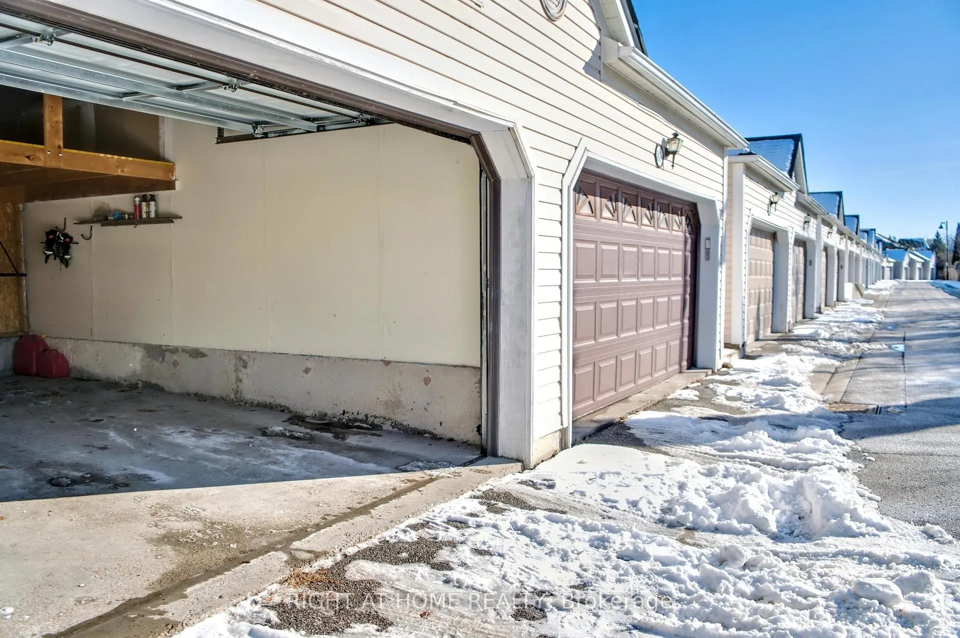 Photo 14 of 79 Warwick Avenue, Ajax, South East — HOMEH