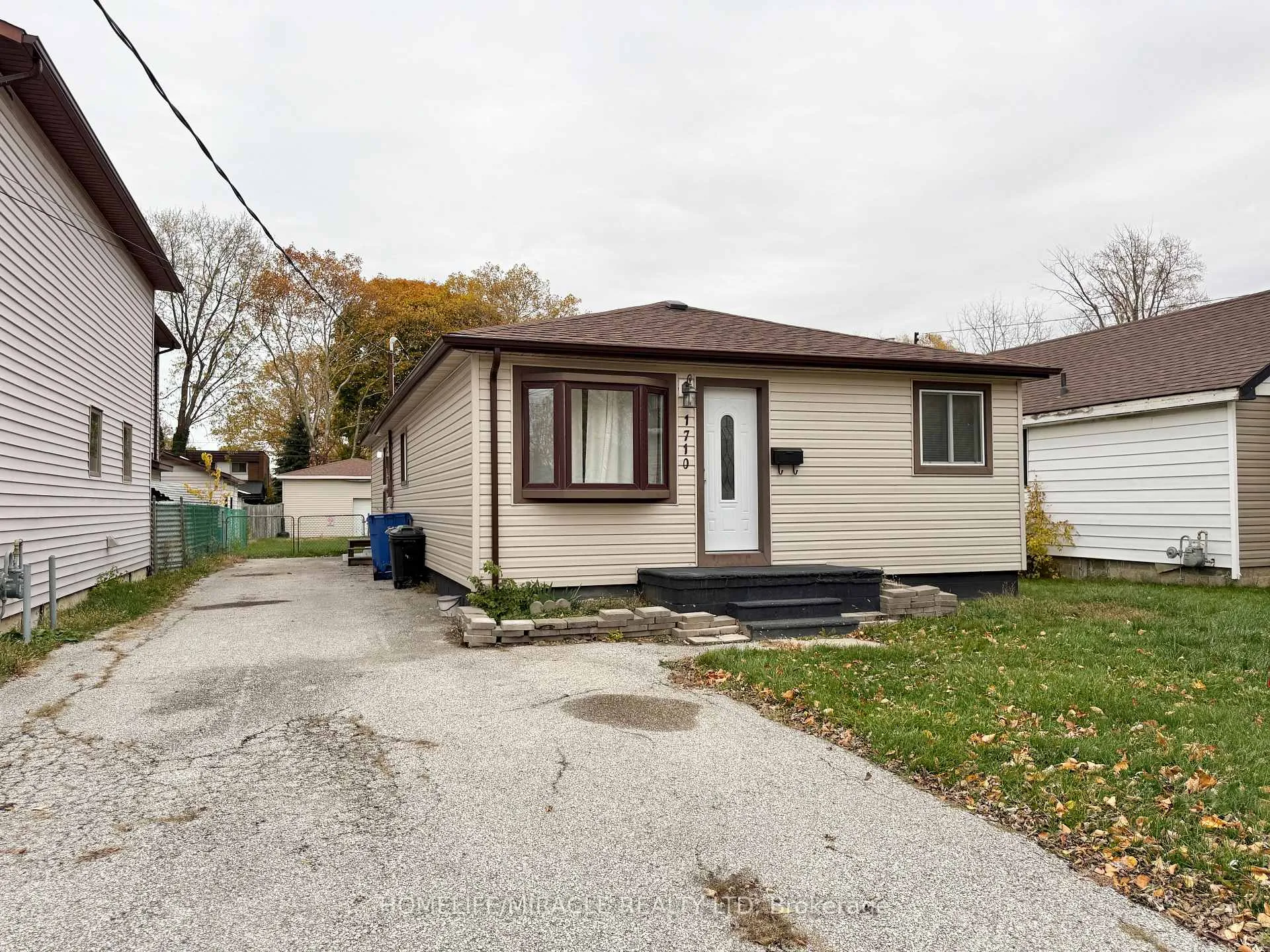 Photo 2 of 1710 Balfour Boulevard, Windsor — HOMEH