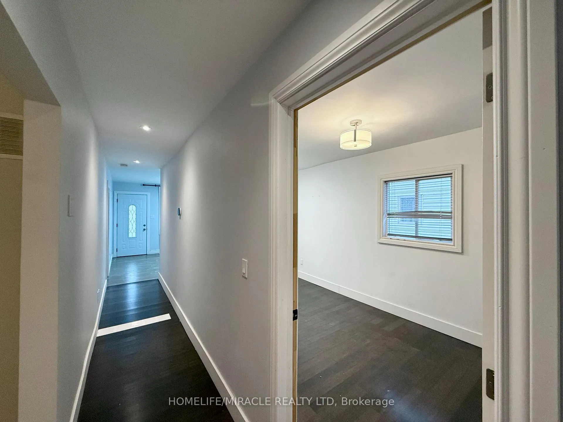 Photo 3 of 1710 Balfour Boulevard, Windsor — HOMEH