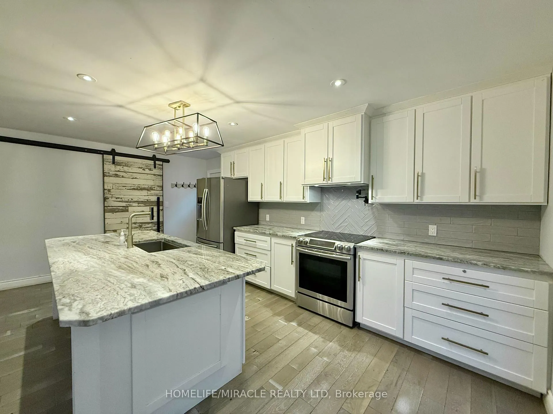 Photo 8 of 1710 Balfour Boulevard, Windsor — HOMEH