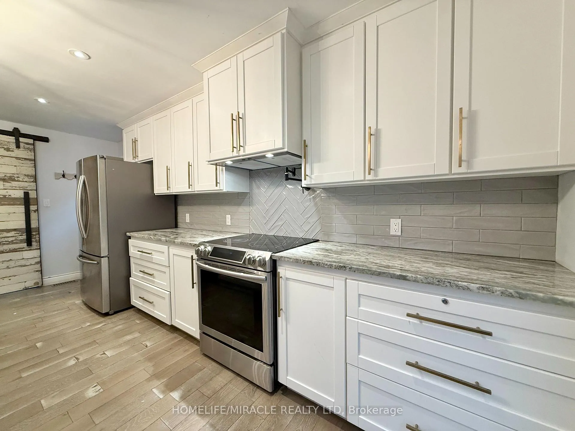 Photo 9 of 1710 Balfour Boulevard, Windsor — HOMEH
