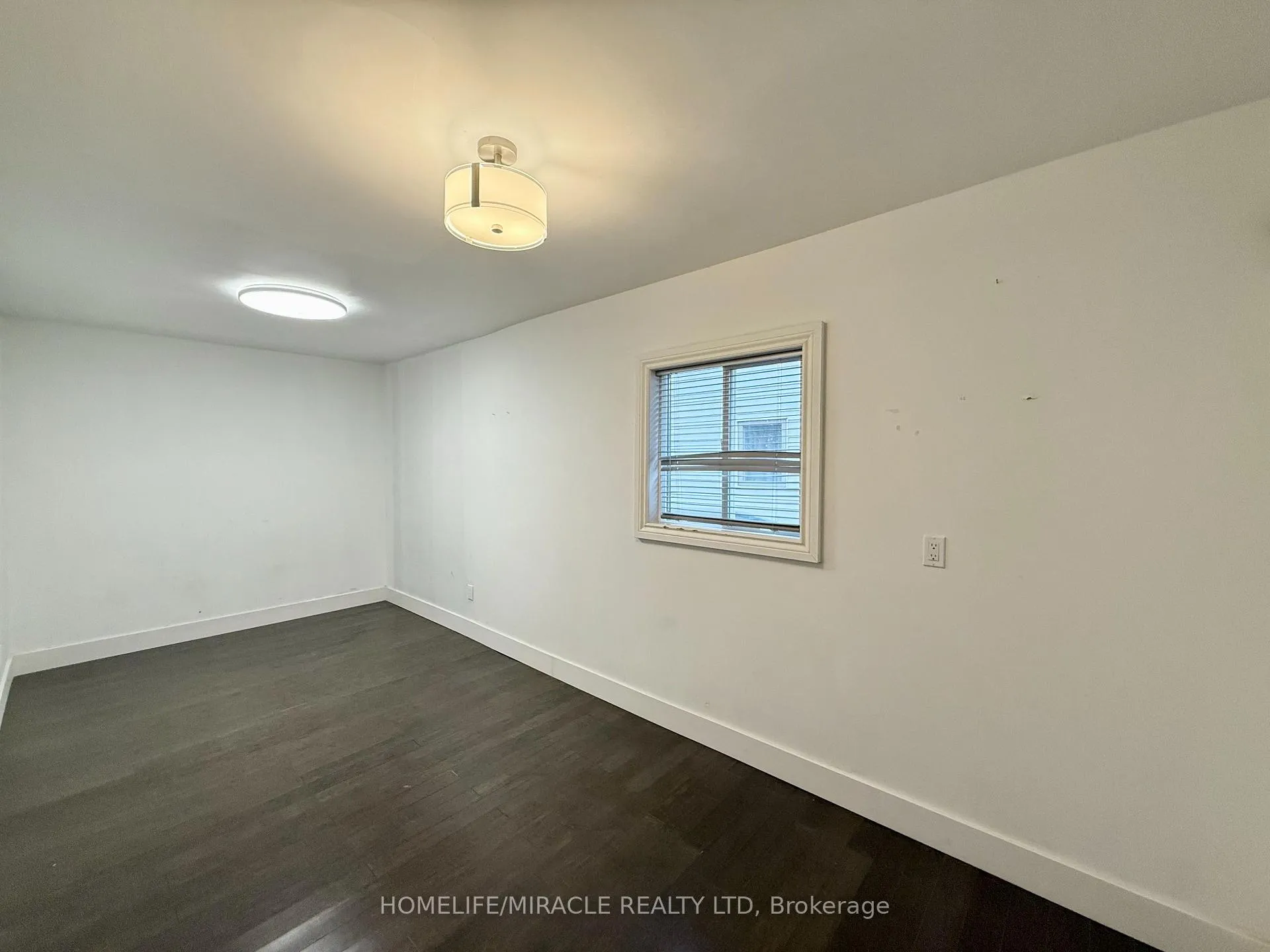 Photo 17 of 1710 Balfour Boulevard, Windsor — HOMEH