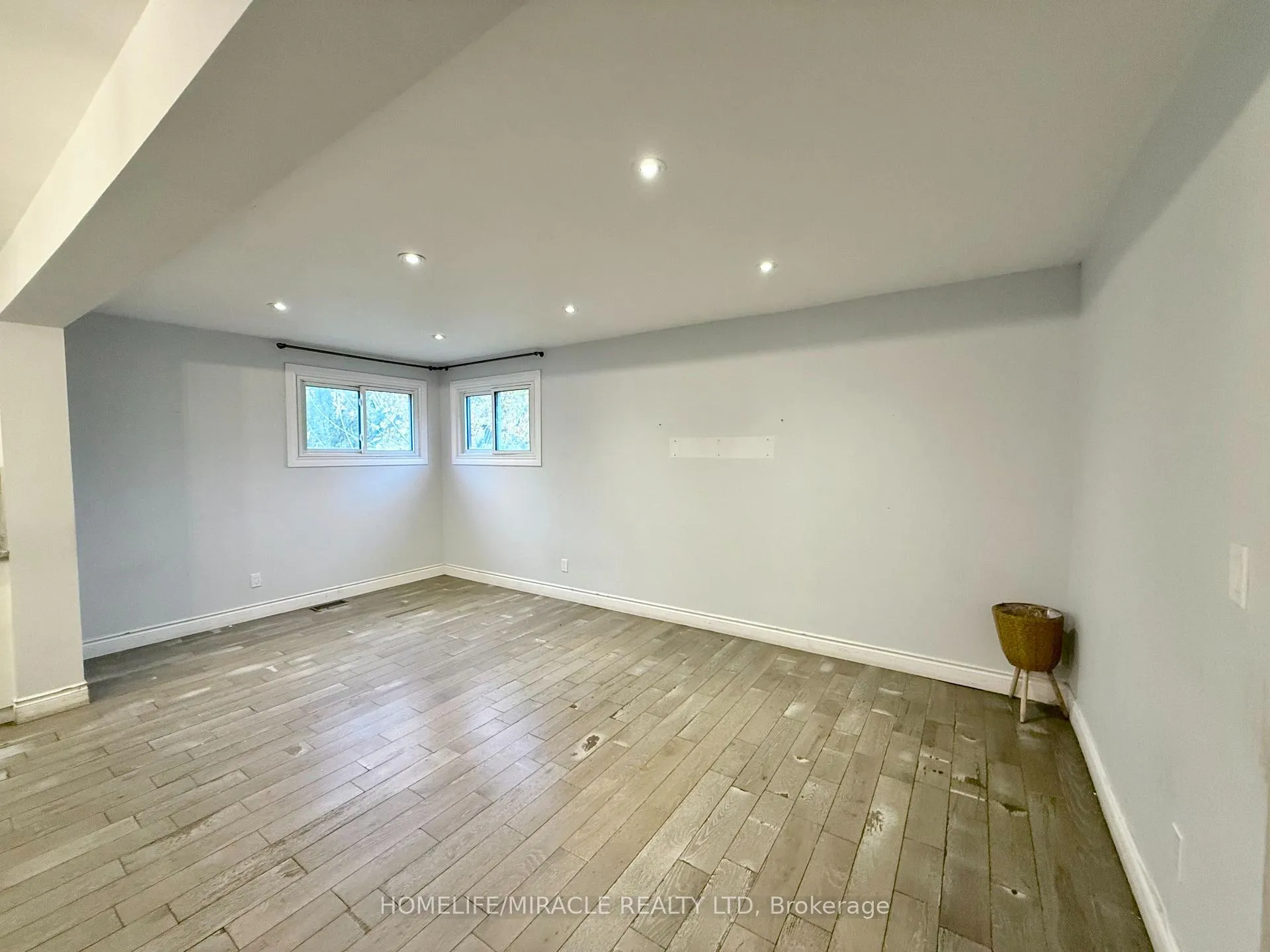 Photo 19 of 1710 Balfour Boulevard, Windsor — HOMEH