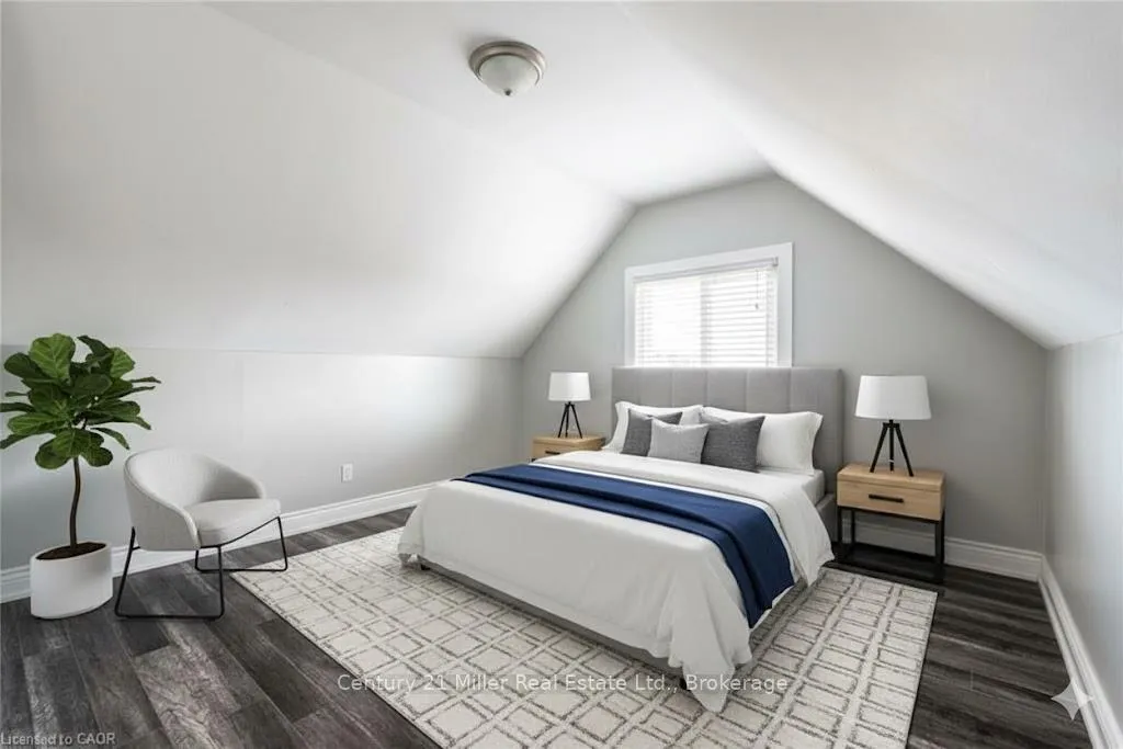 Photo 5 of Unit Upper, 39 Connaught Avenue N, Hamilton, Stipley — HOMEH