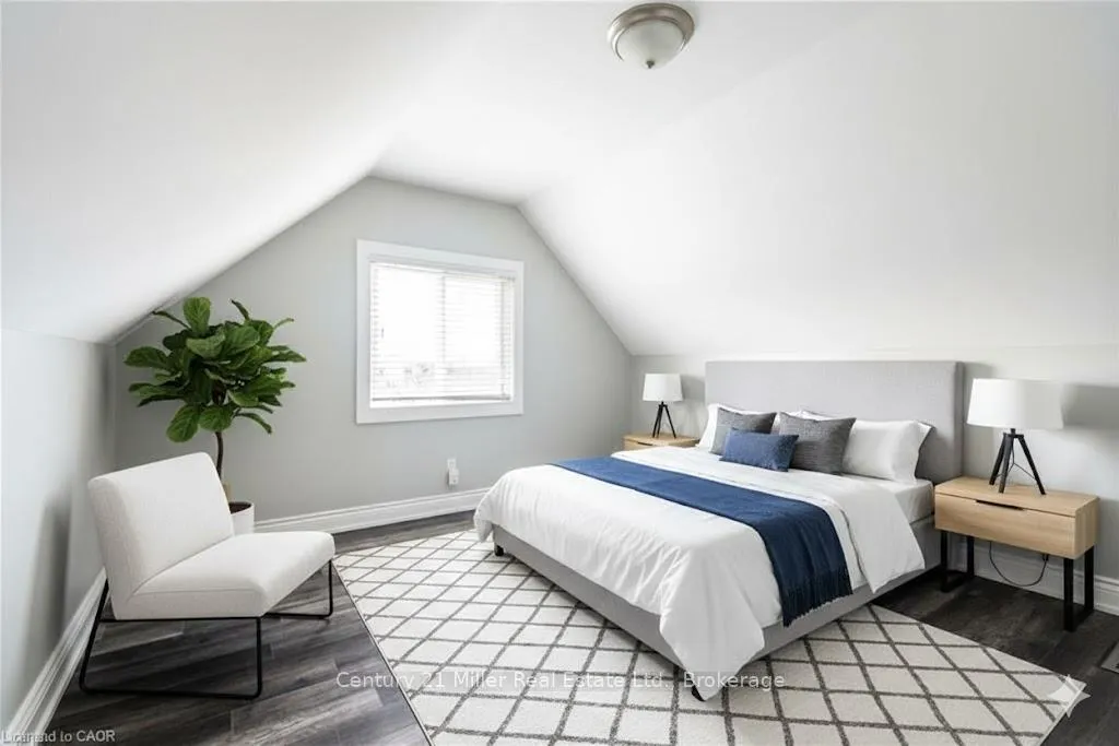 Photo 6 of Unit Upper, 39 Connaught Avenue N, Hamilton, Stipley — HOMEH