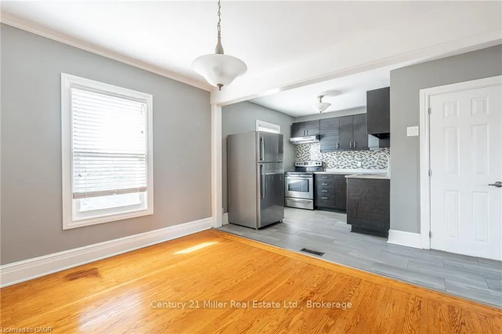 Photo 7 of Unit Upper, 39 Connaught Avenue N, Hamilton, Stipley — HOMEH
