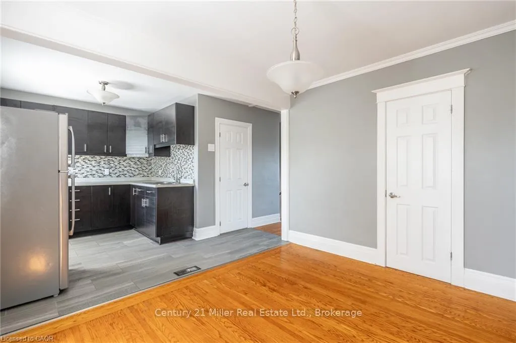 Photo 8 of Unit Upper, 39 Connaught Avenue N, Hamilton, Stipley — HOMEH