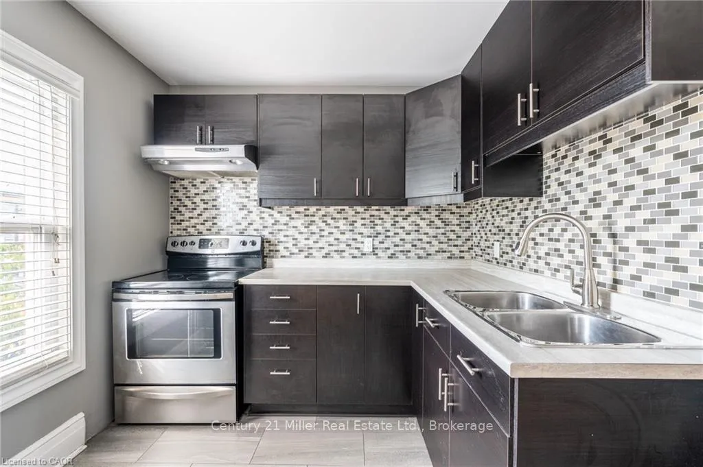 Photo 10 of Unit Upper, 39 Connaught Avenue N, Hamilton, Stipley — HOMEH