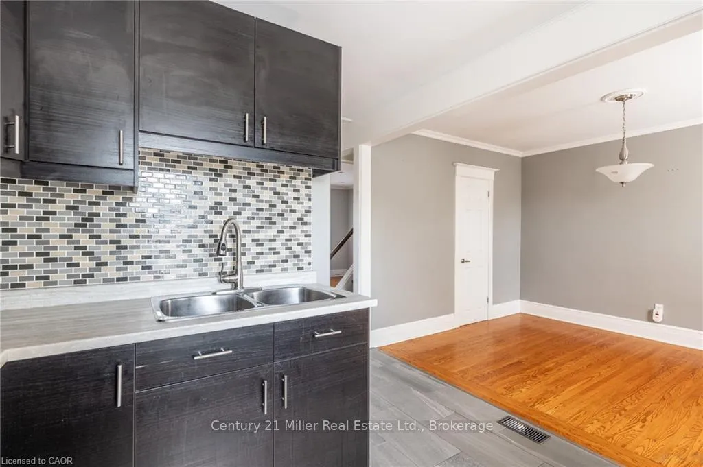 Photo 11 of Unit Upper, 39 Connaught Avenue N, Hamilton, Stipley — HOMEH