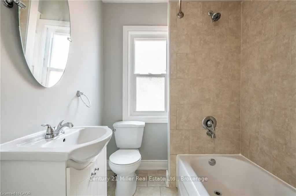 Photo 12 of Unit Upper, 39 Connaught Avenue N, Hamilton, Stipley — HOMEH