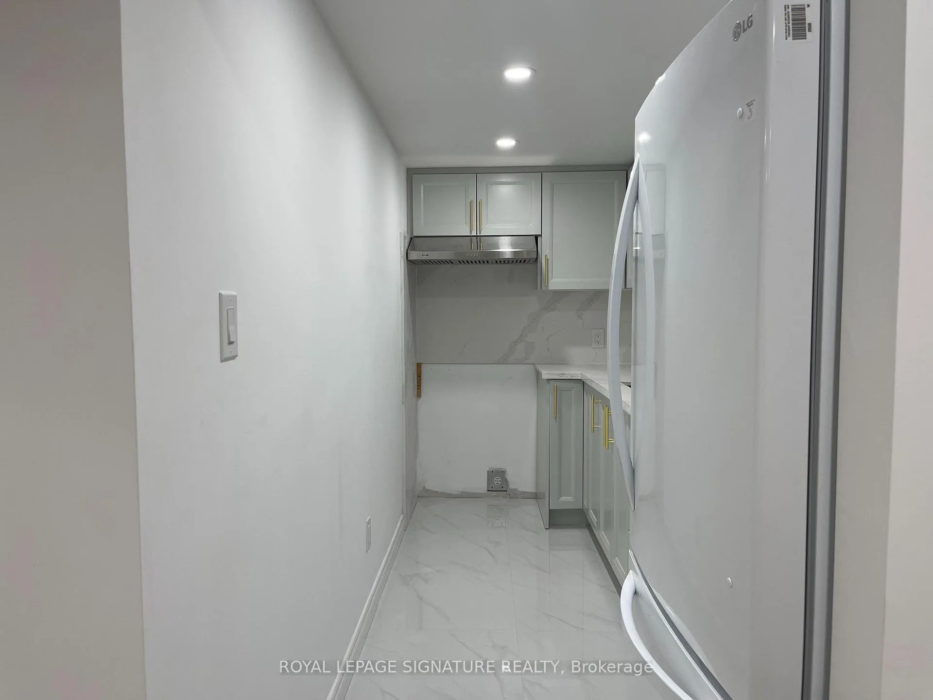 Photo 4 of Unit Bsmt, 46 Tara Crescent, Markham, Cedarwood — HOMEH